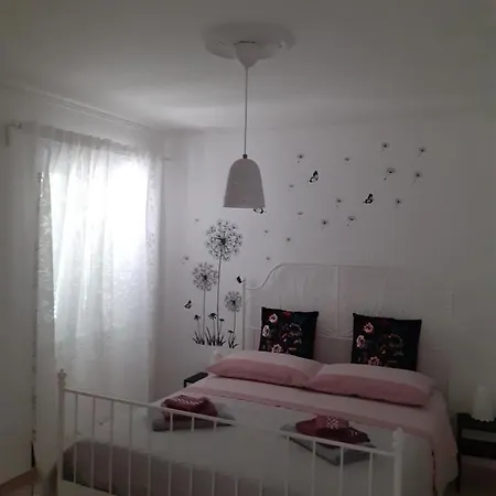 Apartment Fiori E Farfalle Caprarola